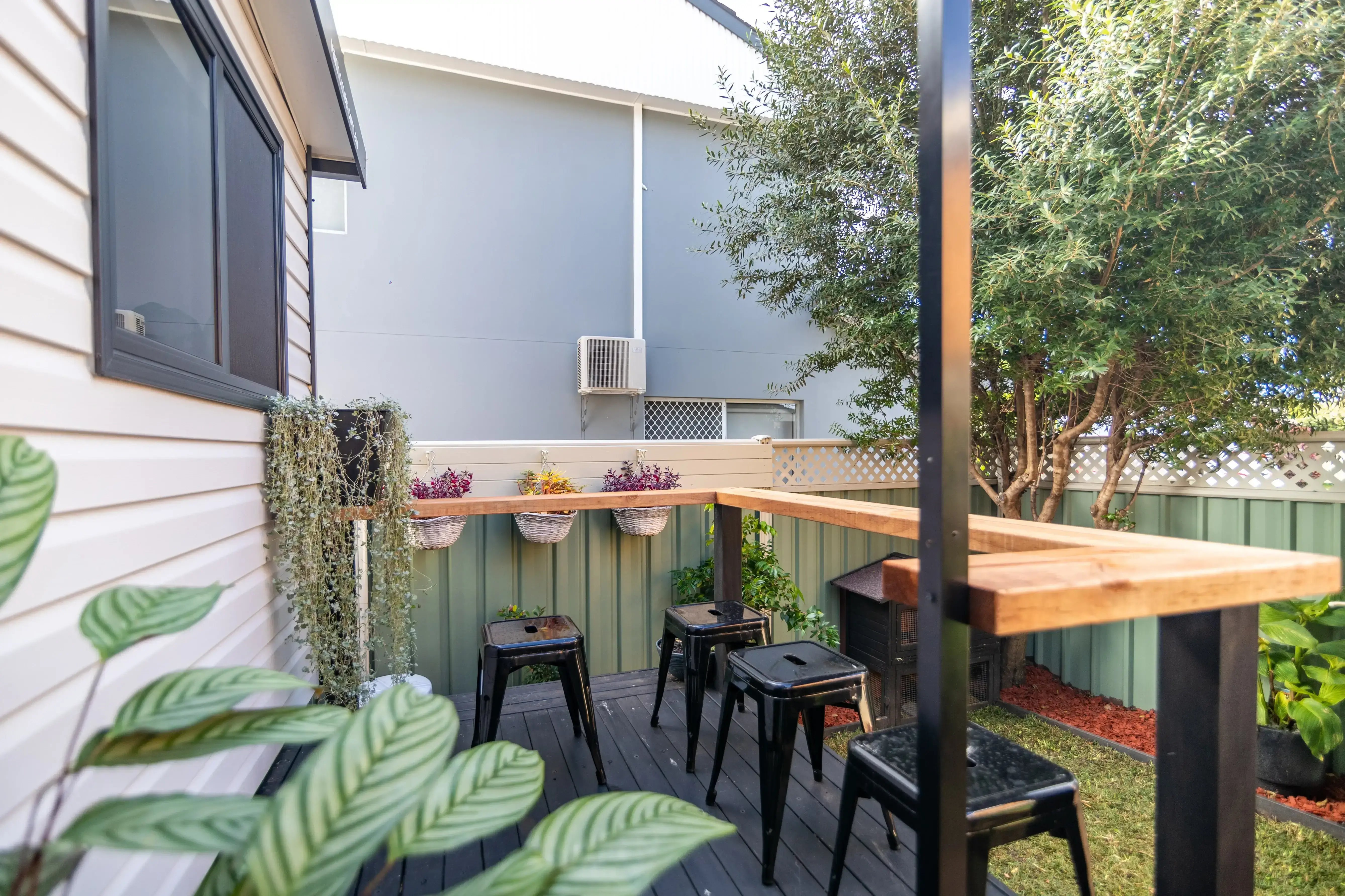 VanHomes - Backyard Bar with Stools-1